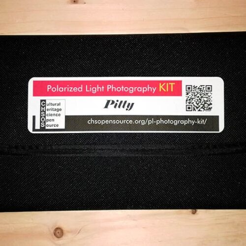 Pitty - Polarized Light Photo KIT. Pitty comes in a pouch and fits two of our halogen lamps ELIO.