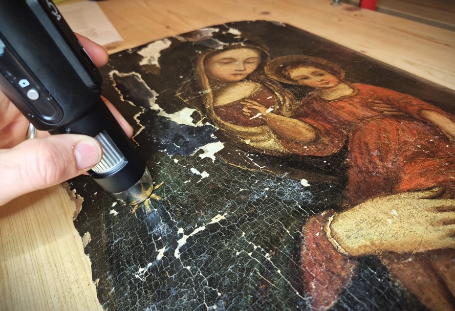 Madonna Umbria Technical Examination with USB microscope