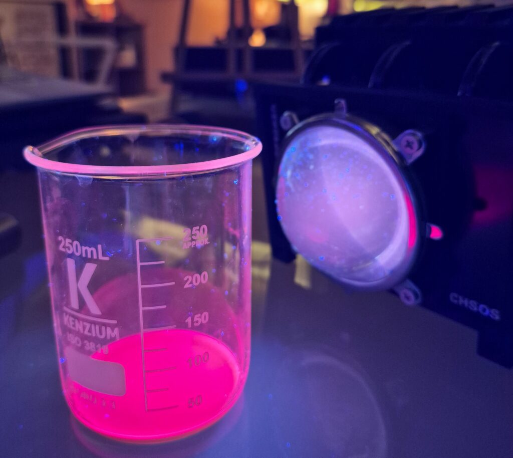 UV fluorescence of chlorophyll
