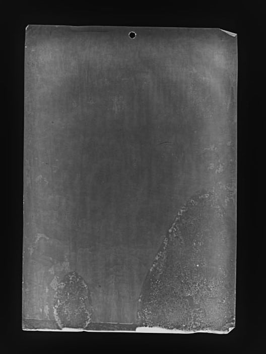 X radiograph (40KV) of the tin painting.
