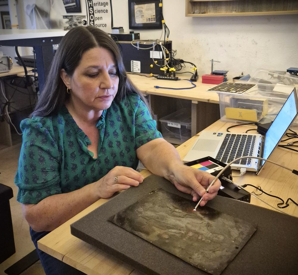 Reflectance Spectroscopy - 19th century Mexican painting on tin